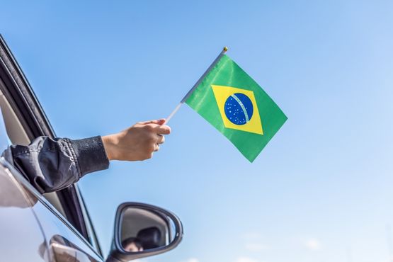 A BYD queria um ‘tax break’ pra chamar de seu. A indústria automotiva reagiu