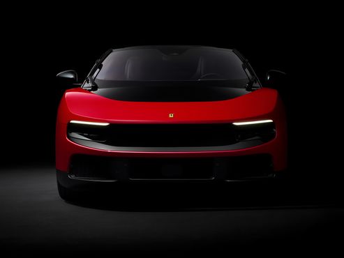 A Ferrari que todo mundo espinafrou já bateu a meta – sem sair da fábrica