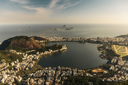 No Rio, a disputa pelo último terreno de frente para a Lagoa