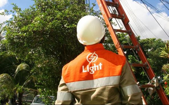 Oferta da Light sai a R$ 20; Cemig está fora da empresa
