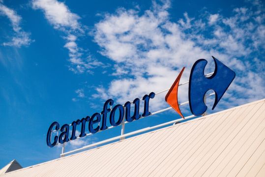 Carrefour estuda fechar capital no Brasil