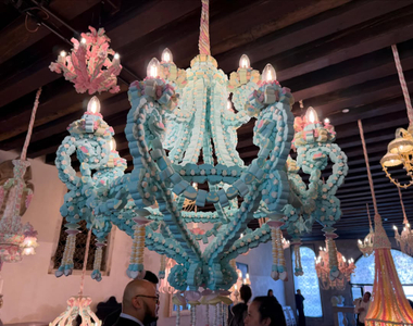 Bienal de Veneza: marshmallows e pirulitos falam de efemeridade  