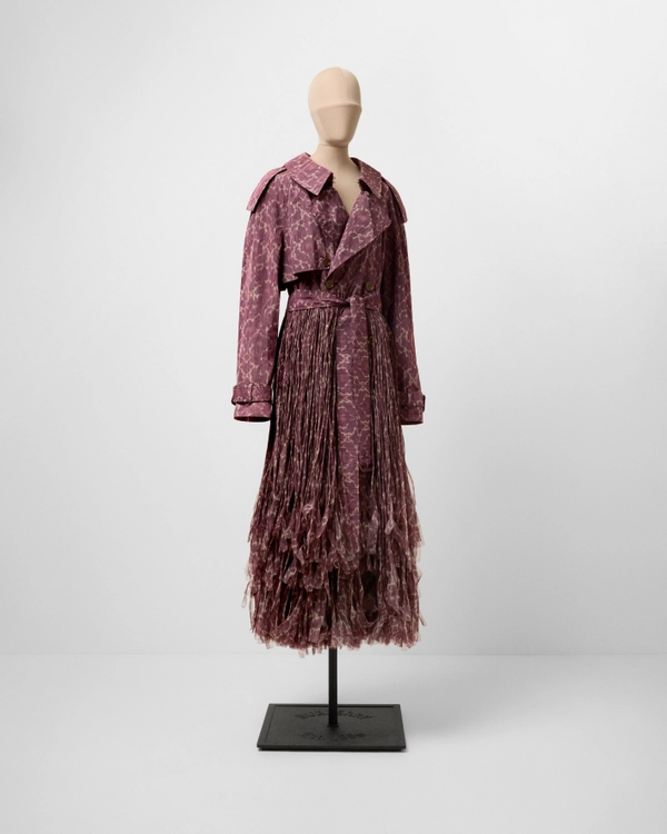 A história do trench coat, ícone da moda que virou peça de museu