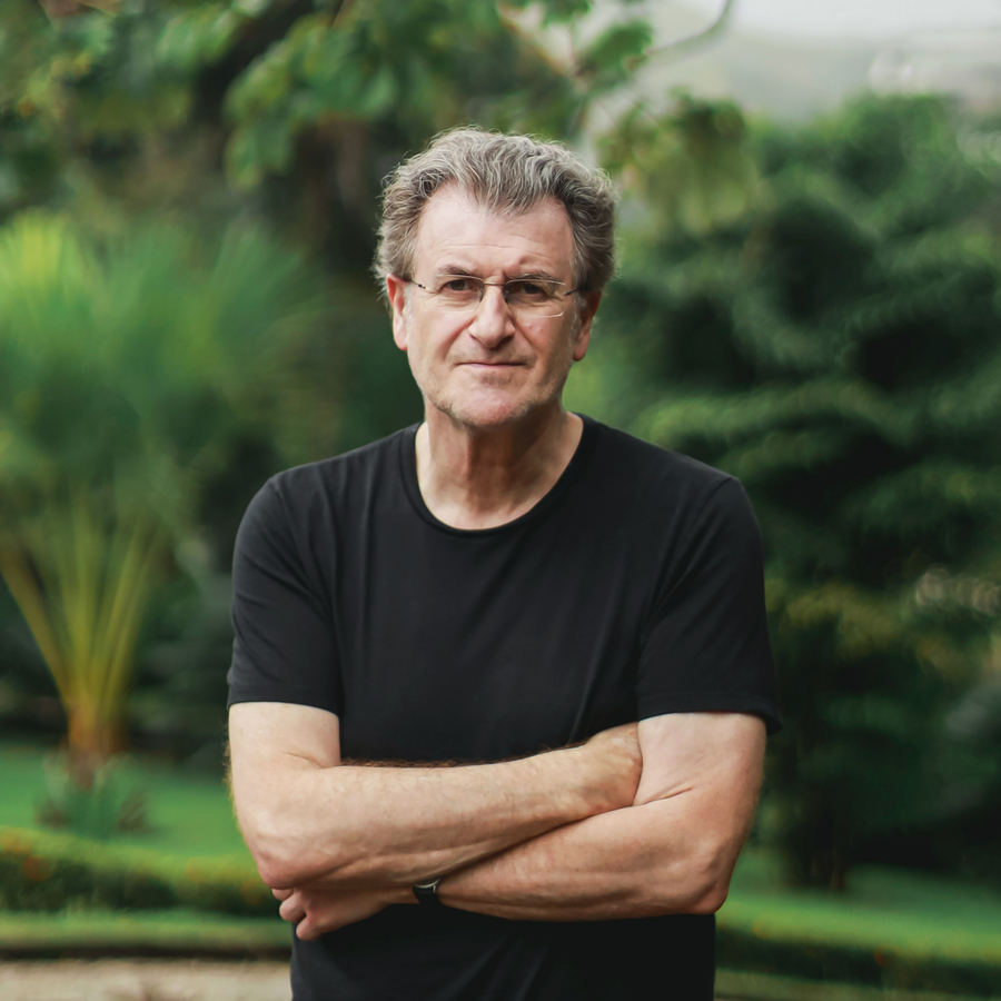 “Es usted feliz?’ Alfredo Jaar partiu do Chile para entender o mundo