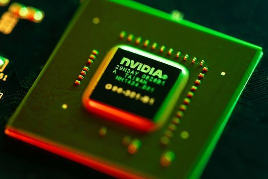 Nvidia paga US$ 20 bi por tecnologia concorrente que aprimora inferência