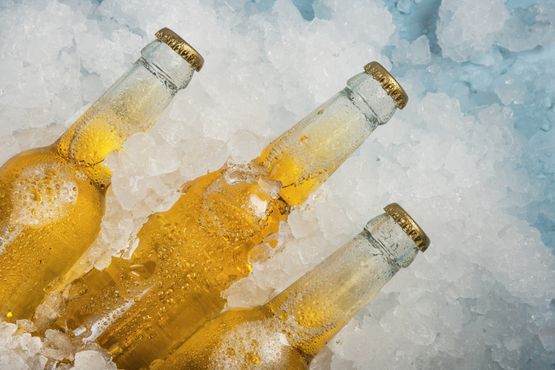 Ambev bate o mercado pela 3ª vez: volume de cerveja cresce e ação dispara