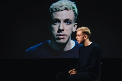 A voz de Édouard Louis como antídoto à homofobia