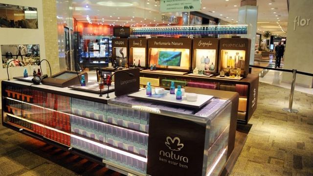 Natura e Avon: enquanto uma sufoca, a outra respira