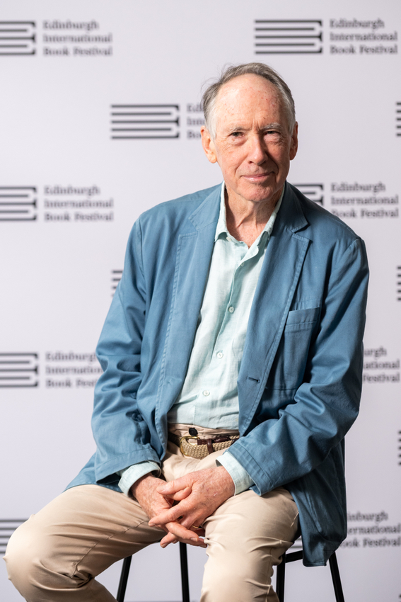 Do futuro, Ian McEwan observa nossa catástrofe