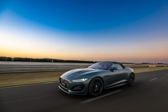 A trajetória lendária (e o futuro eletrizante) do Jaguar F-TYPE