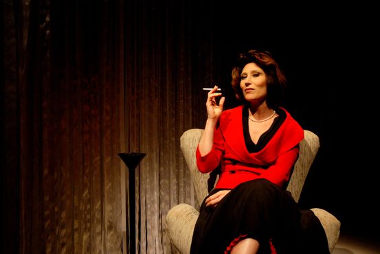Antes enigmática, Clarice Lispector conecta com a Gen Z em solo de Beth Goulart