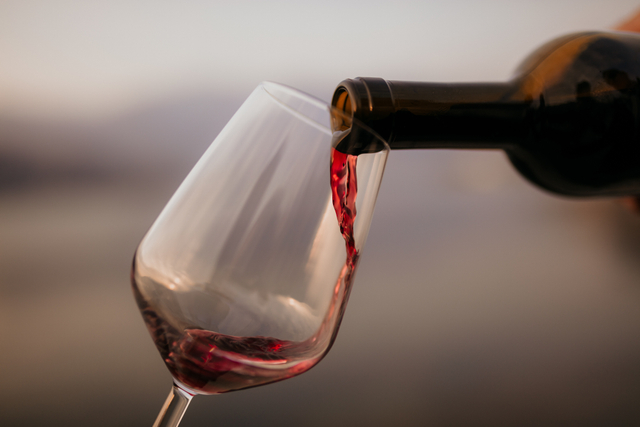 Tem estrogênio no vinho português?