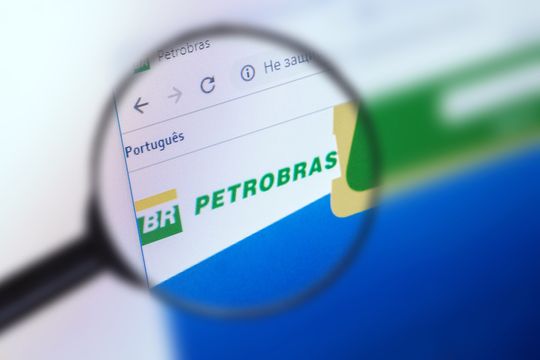 “Quintas-colunas” e a “Barbie fascista”: FUP intimida funcionários da Petrobras