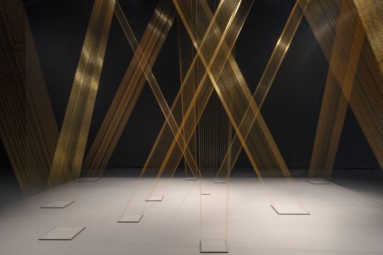 Em ‘Weaving Space’, Lygia Pape envolve Paris em suas teias