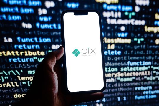 Na madrugada, um PIX de R$ 18 milhões. Começava o assalto