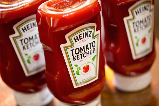 BREAKING: Kraft Heinz revela investigação da SEC e corta dividendo; ação desaba 18%