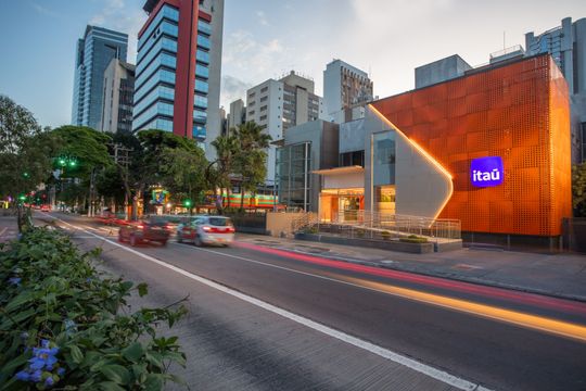 Itaú lucra R$ 10 bi no tri e tem maior ROE desde 2019