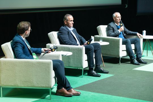 Guerra comercial e terras baratas: JBS e SLC debatem