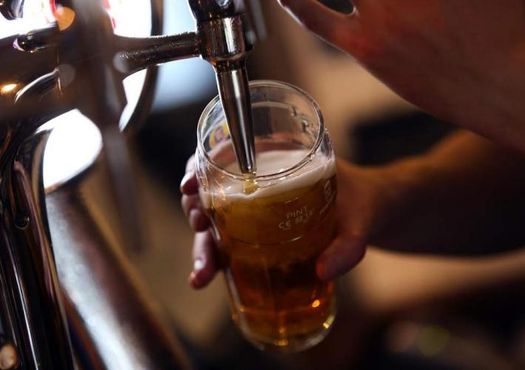 Um fantasma ronda a Europa: a Copa sem cerveja