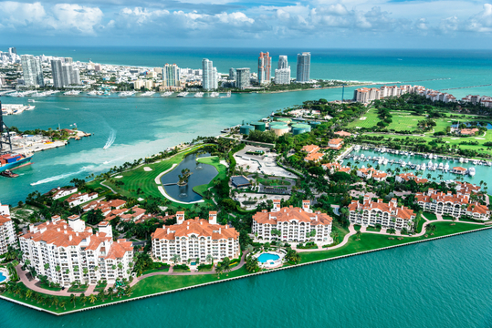 O CEP mais rico de Miami quer se livrar do seu vizinho mais feio, diz WSJ